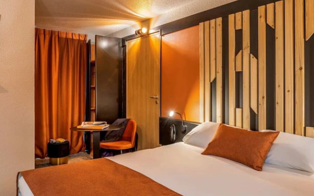 The Fremont Plaza Hotel