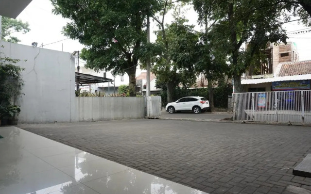 Residences by RedDoorz Syariah @ Buah Batu