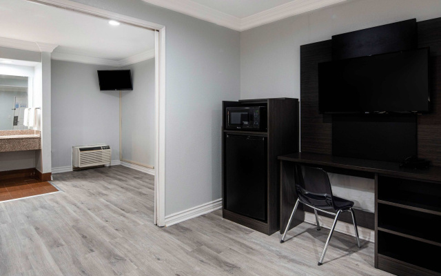 Motel 6 Anaheim, CA - Convention Center