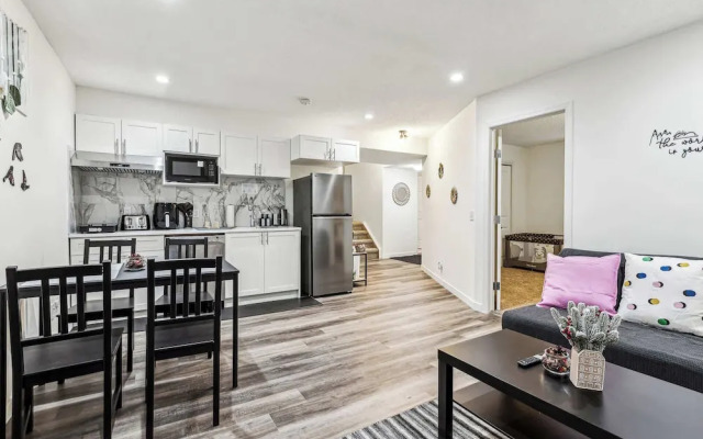 Charming Basement Suite With Parking & Laundry