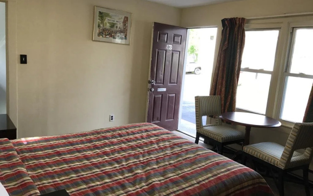 Highlander Motel