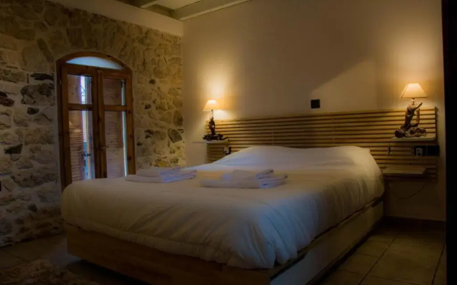 Limni Stone Apartment
