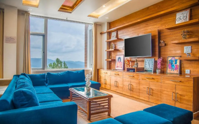 The White Haven Homestay I Rooms & Kitchen
