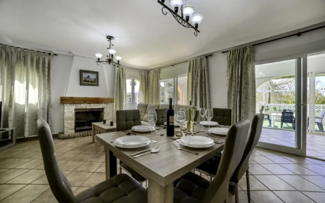 Villa - 3 Bedrooms with Pool - 104962