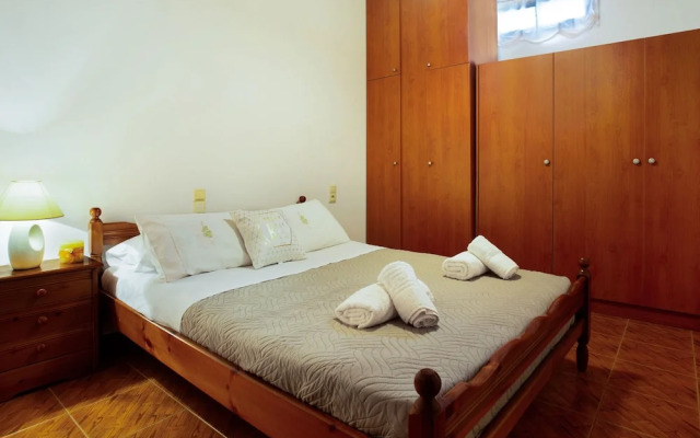 Gorgeous Holiday Home in Arhanes with Balcony