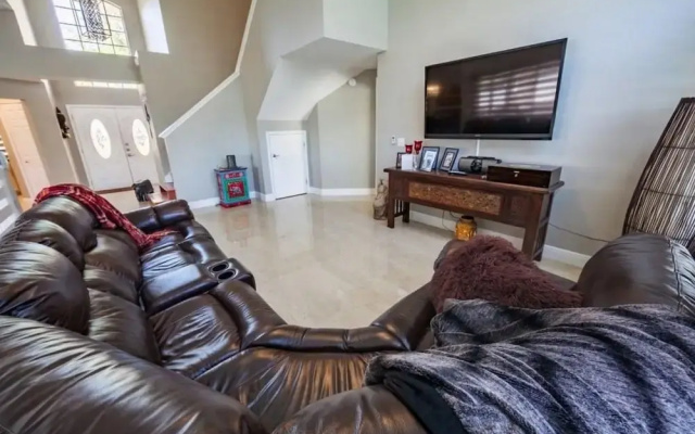 Mallory Paradise Apartment 4 Bedroom