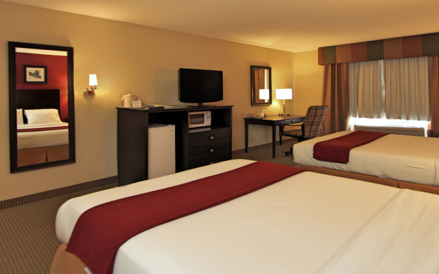Holiday Inn Express Hotel & Suites Defiance by IHG