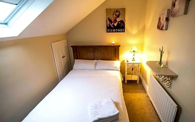 Aaron House B&B