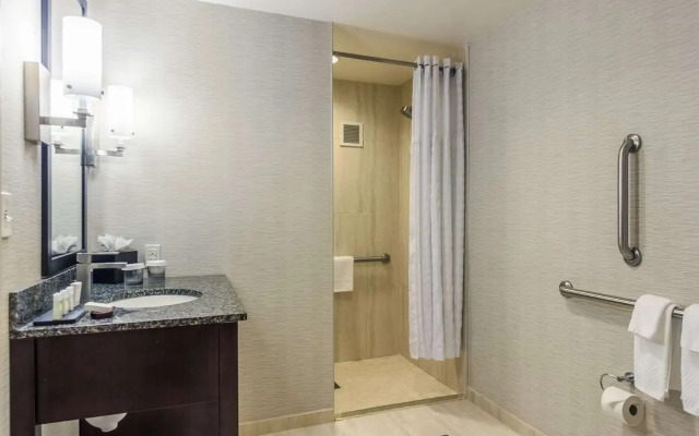 Embassy Suites by Hilton Newark Airport