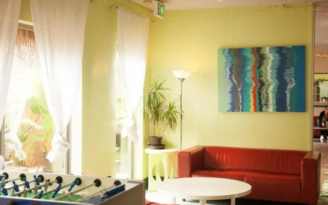 Vibe Hotel West Hollywood