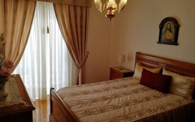 2 Bed Flat - Sleeps 5 - Parking - Wifi