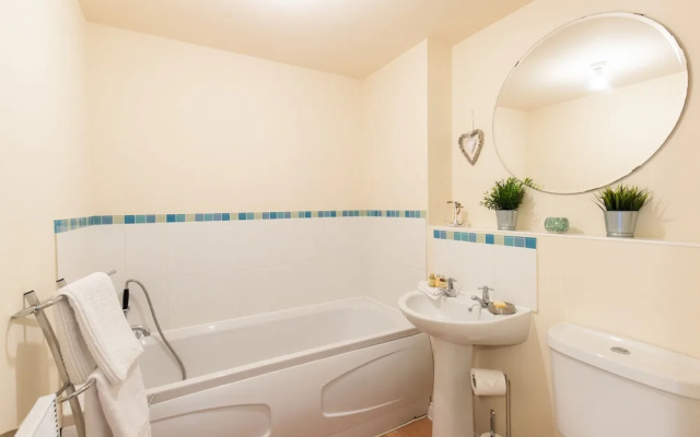 Velvet 2-bed apartment Stewart Place - Ware