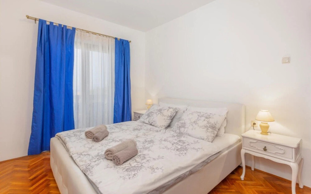 Stunning Apartment in Malinska With Wifi and 2 Bedrooms
