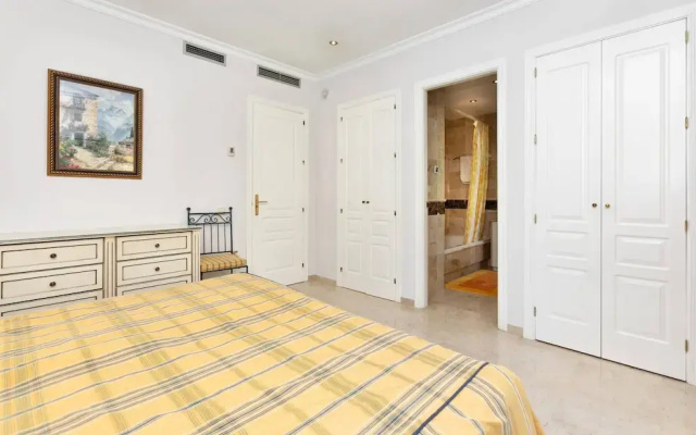 Luxury Apartment With Sea View In Marbella