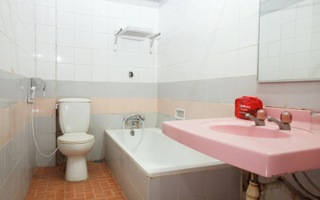 RedDoorz Near Tunjungan Plaza