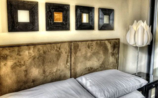 Location Spacious Apartment With Parking