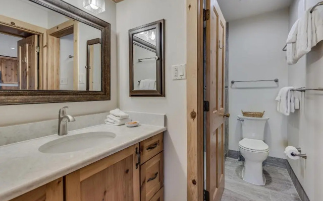 Laurelwood Condominiums Studio Premier Unit 106