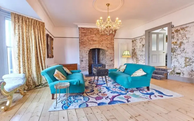 Host Stay Peacock House