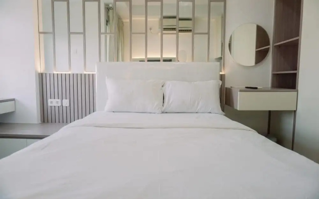 Homey And Cozy Stay Studio Belmont Residence Puri Apartement
