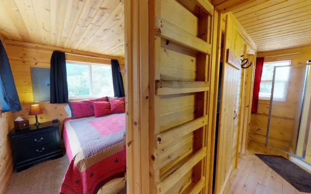 White Cabin Cozy Secluded Cabin