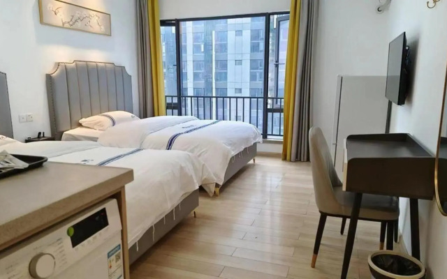Tuyu Theme Apartment (Guangzhou Wangcun Subway Station Hejing Tianjun)