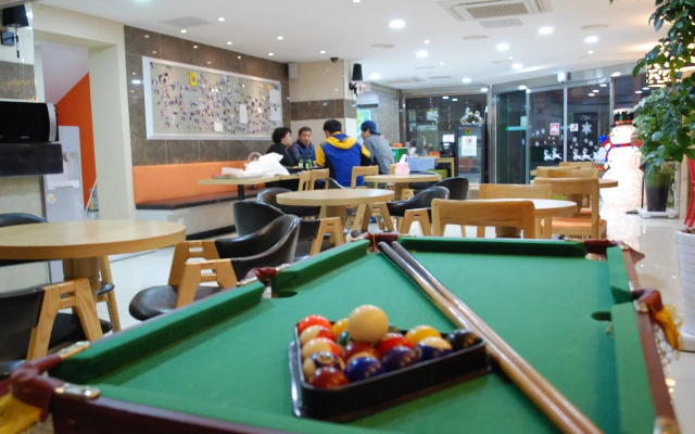 Jeju R Hotel & Guest House - Hostel