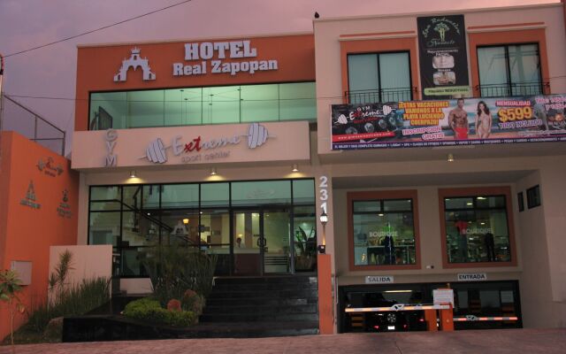 Hotel Real Zapopan вид на фасад