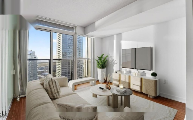 Dundas and Yonge Hotel - Suites