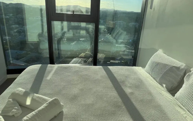 Luxury Apartments w Rooftop Pool CBD