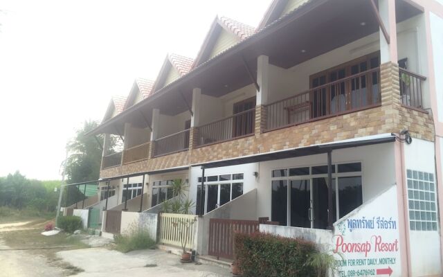 Отель Poonsap Resort Ланта вид на фасад