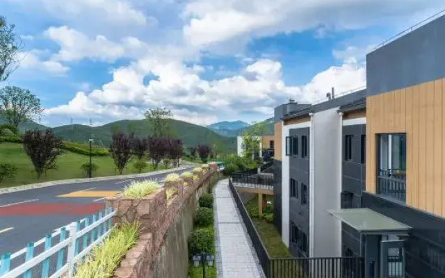 Anji Mujing Light Luxury Holiday Apartment