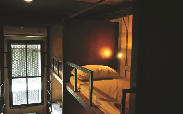 Sabye Club Hostel Бангкок вид на фасад