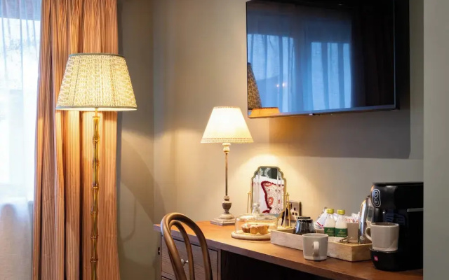 The Coat and Bear - A Heartwood Inn