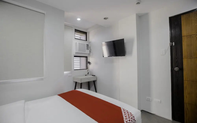 OYO 726 Sanchez Hotel