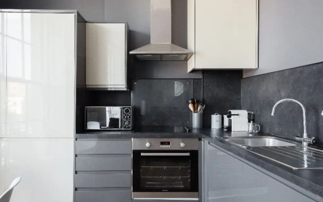 The Riverside Escape - 3bdr in 3 Central Apartments