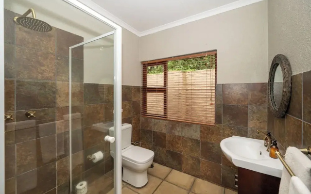 Bushbaby Valley Lodge