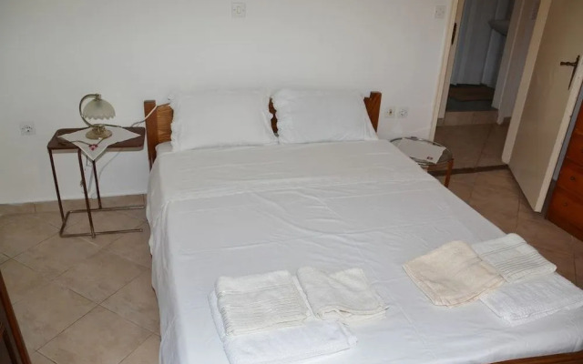 Traditional summer house in Marmari