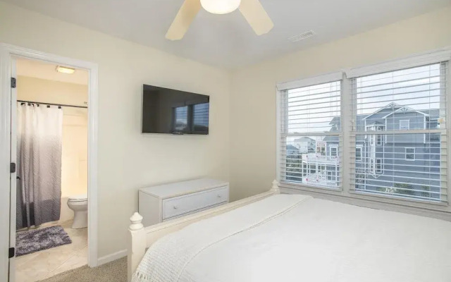 Azure 4 Bedroom Home by RedAwning