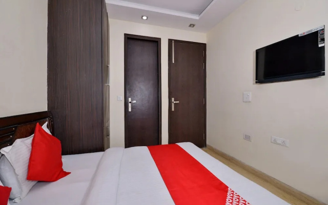 OYO 466 Hotel Lotus B&B