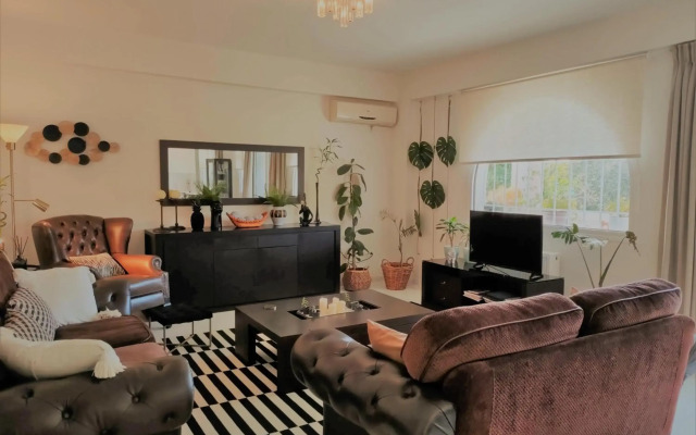 Luxury Garden Apartment Glyfada