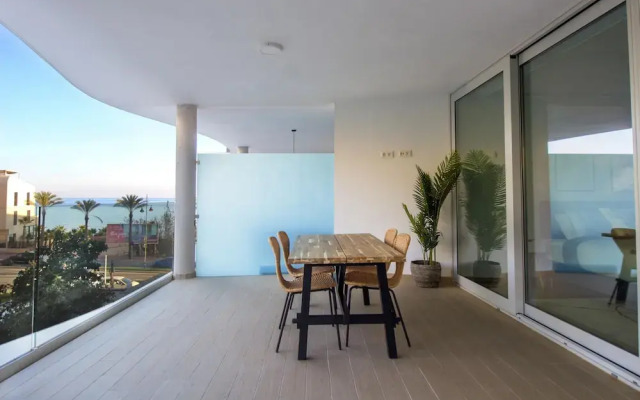 Sea View Apartment Near The Beach