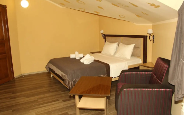 Shaki Host House