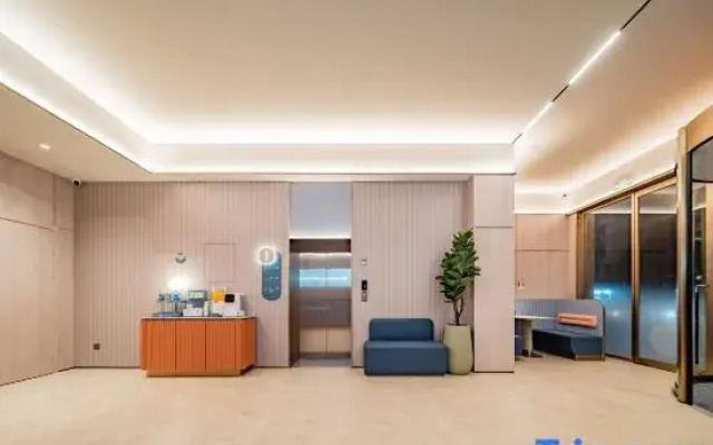 HanTing Hotel (Chengdu Wuhou Shenxianshu Subway Station)