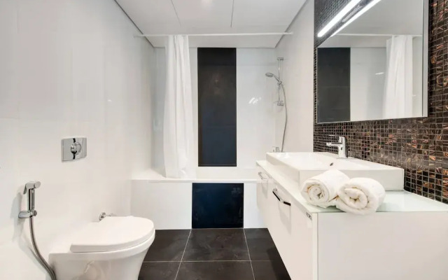 Dezire Beautiful Spacious Brand New With Balcony