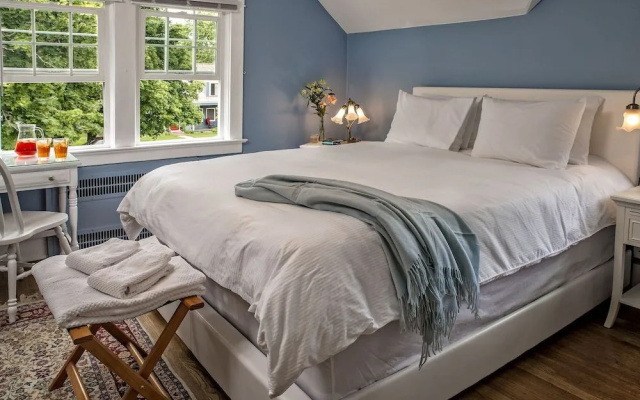 Baker City Blue Door Inn