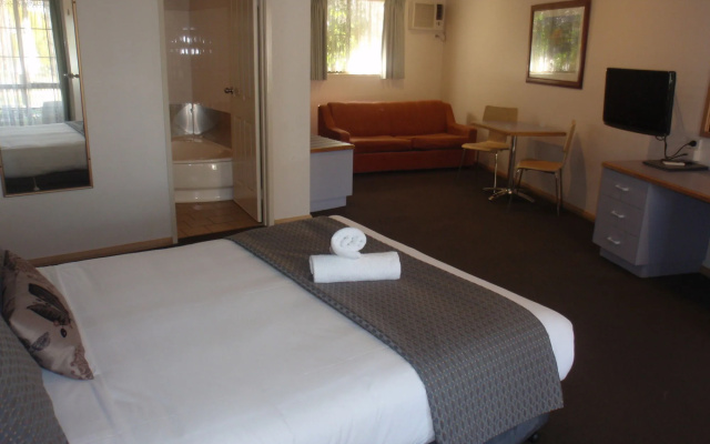 Capricorn Motor Inn