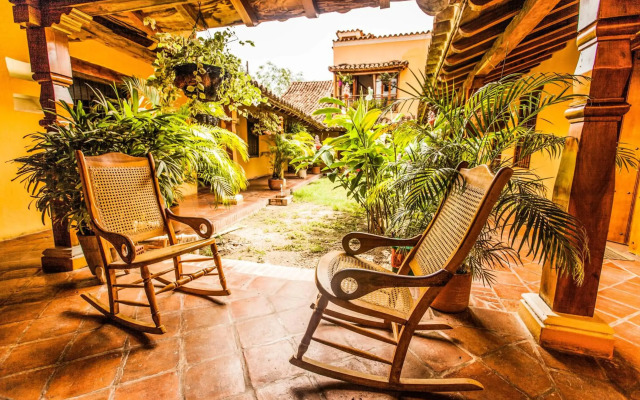 La Casa Amarilla