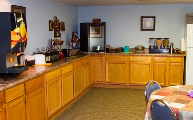 Cottonwood Inn & Suites