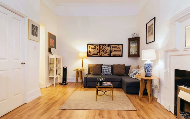 The Chelsea Embankment Apartment - EC
