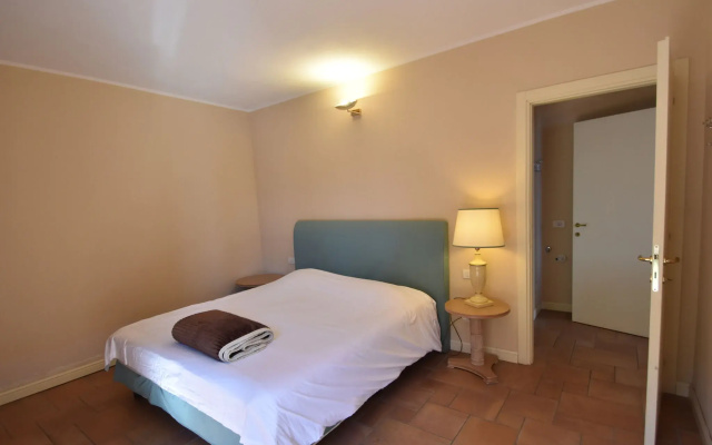 Lakeview apartment in Oggebbio with swimming pool
